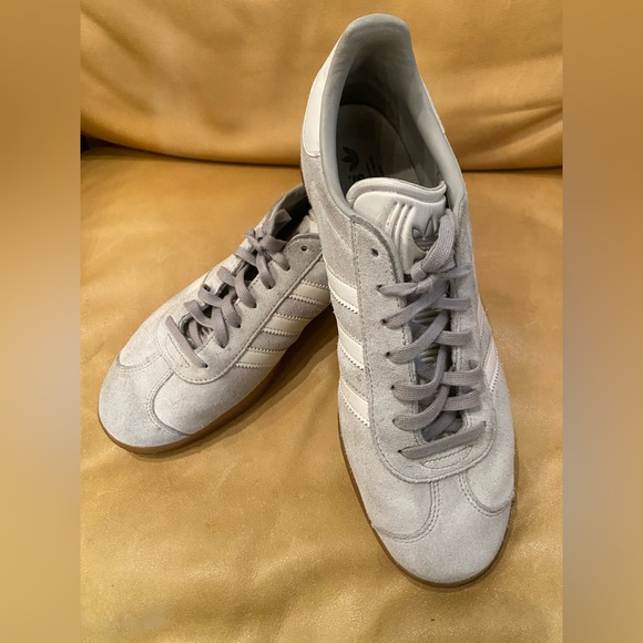 Adidas Gray Suede Sneakers Adidas Gazelle sneaker grey suede finish gum sole - Picture 2 of 10